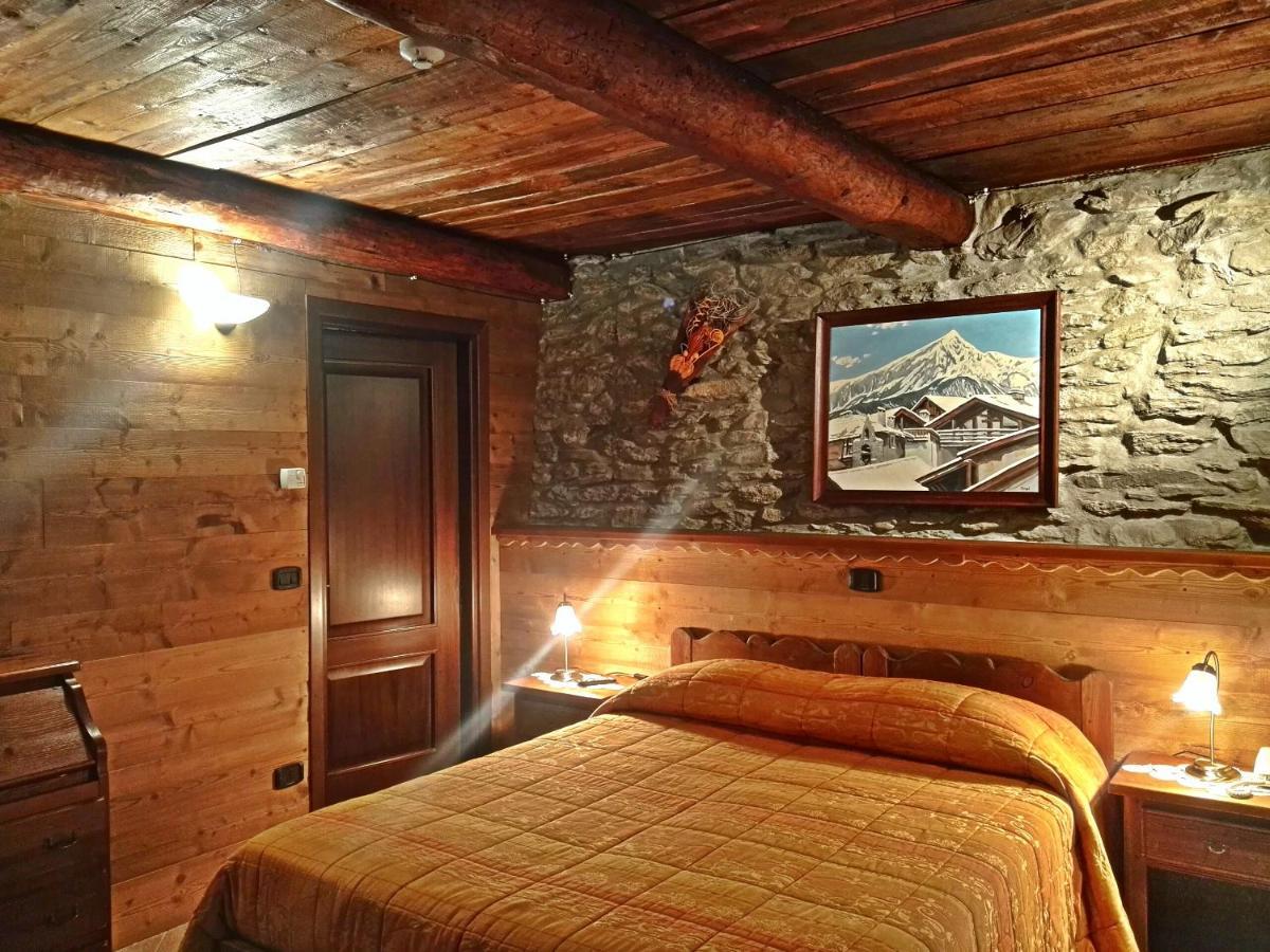 Etoile Des Neiges Hotel Oulx Buitenkant foto
